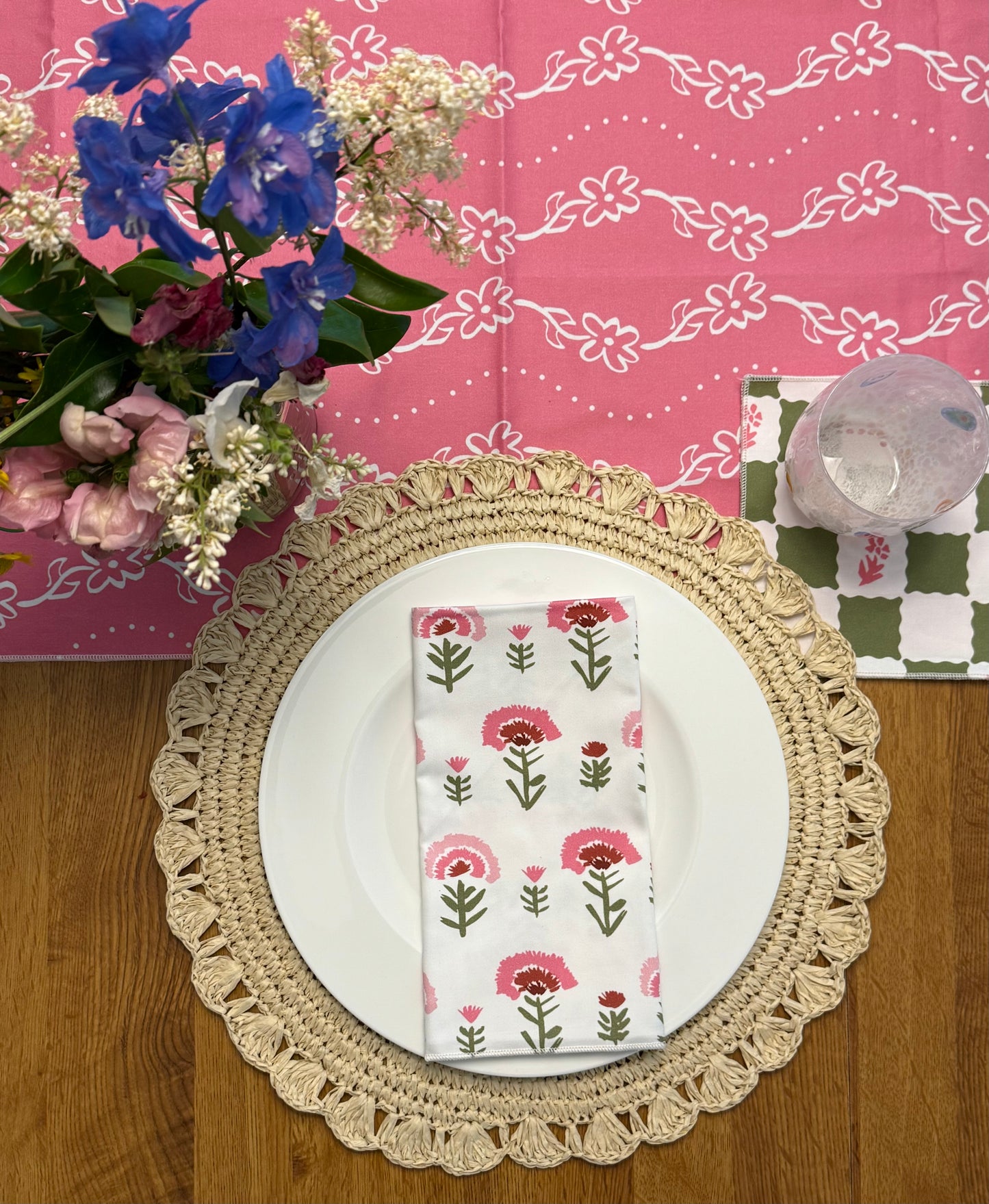 Table Runner in Jardim do Mar Pink - Britt's Funky Stitch x Ceae Shop