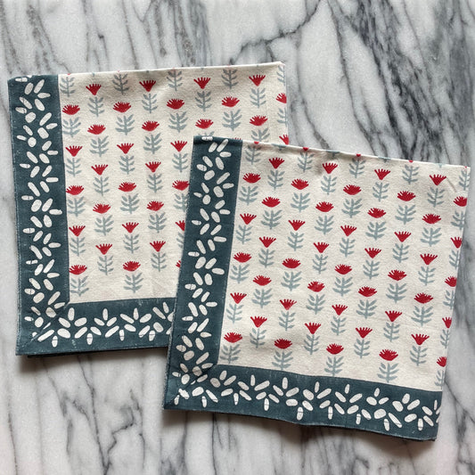 Claire Dinner Napkin in Poppy